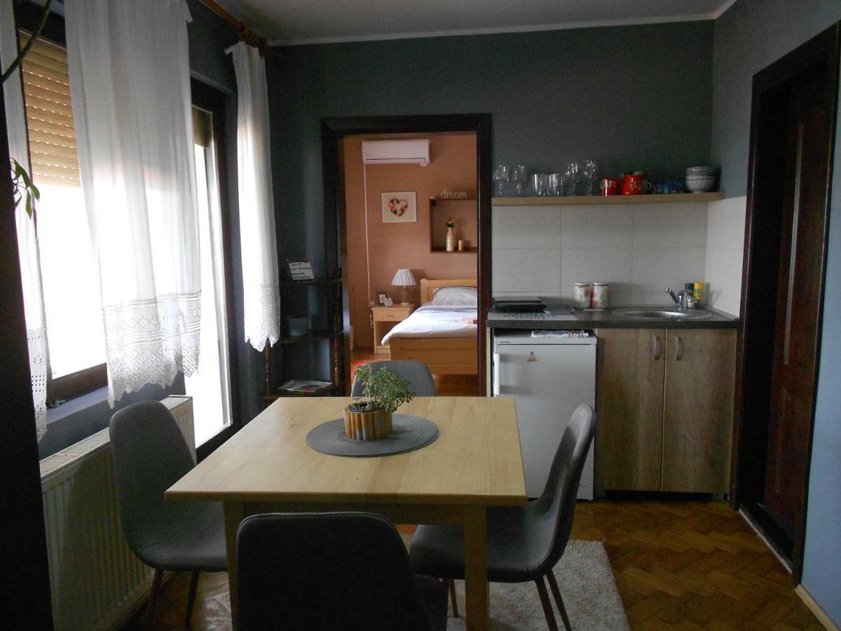 Hostelche Guest House Σμεντέρεβο Εξωτερικό φωτογραφία